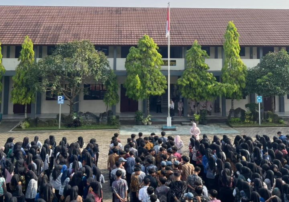 SMK Negeri 2 Rangkasbitung Gelar Upacara Bendera Peringati Hari Kartini